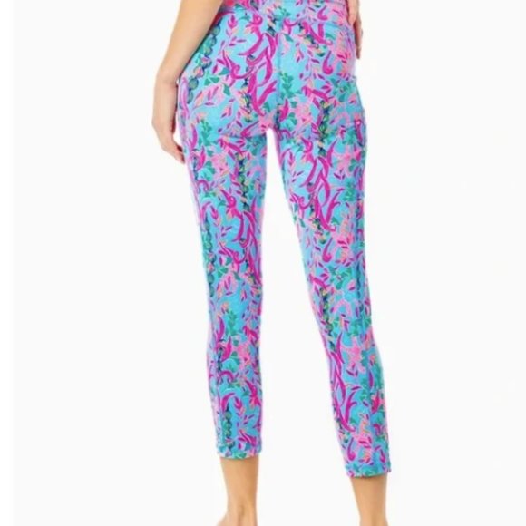 Lilly Pulitzer Luxletic Multi Seaweed Samba UPF 50+ Weekender High-Rise Legging - Picture 4 of 9